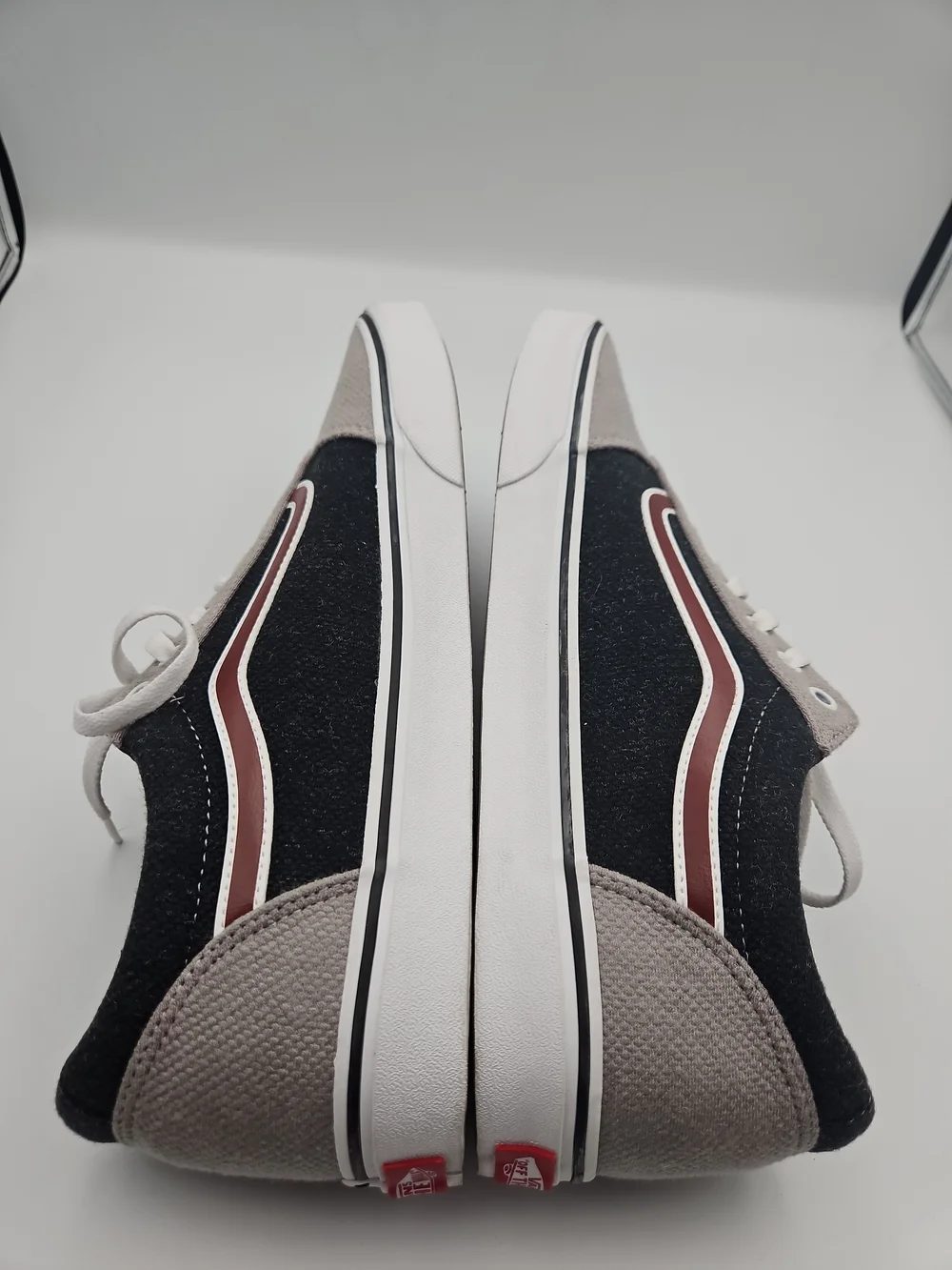 Vans Men’s Black & Grey Low-Top Skate Sneakers